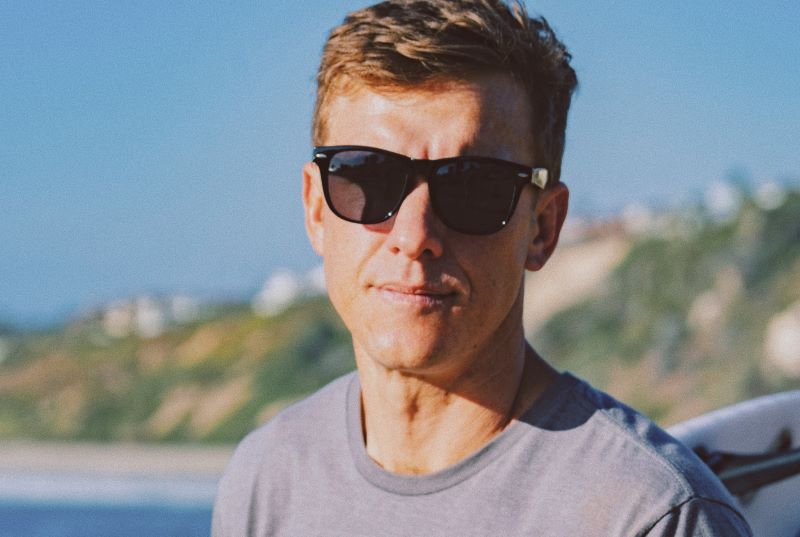 Male model wearing Black Reverb Frame